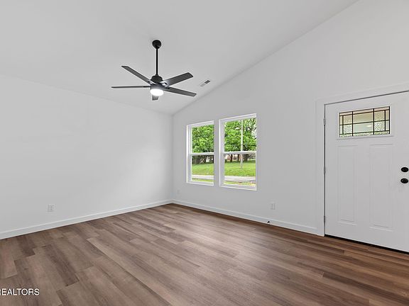5th image of 301 Seaman St