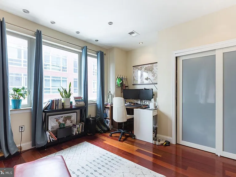 1356 South St #2R — Photo 14