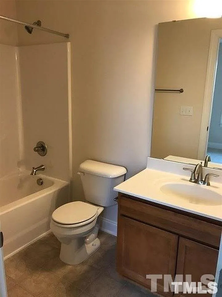4 bed, 4.0 bath, 2059 sqft, $2,250 — Photo 4