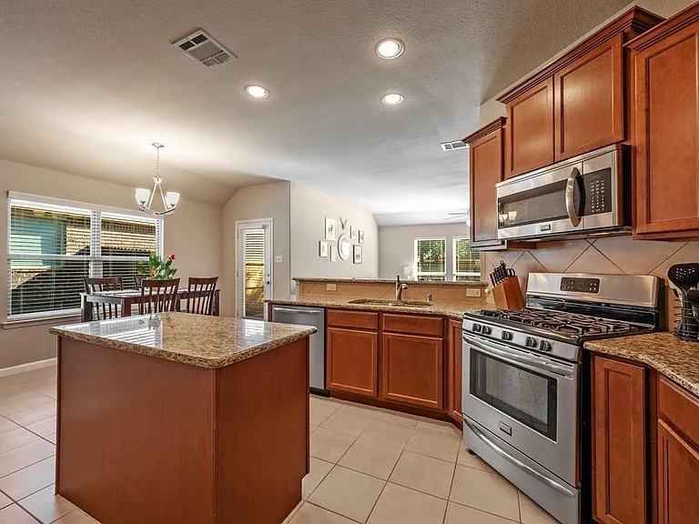 2413 Michelle Creek Dr — Photo 24