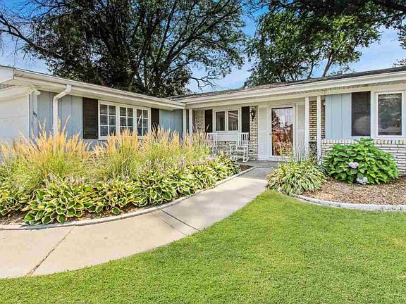 3rd image of 522 W Wynder Mere Ct