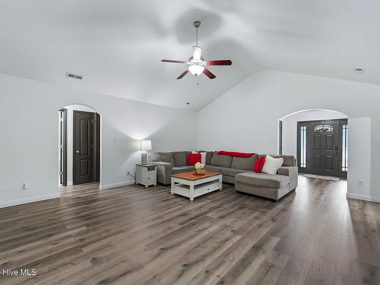 765 Radiant Dr — Photo 10