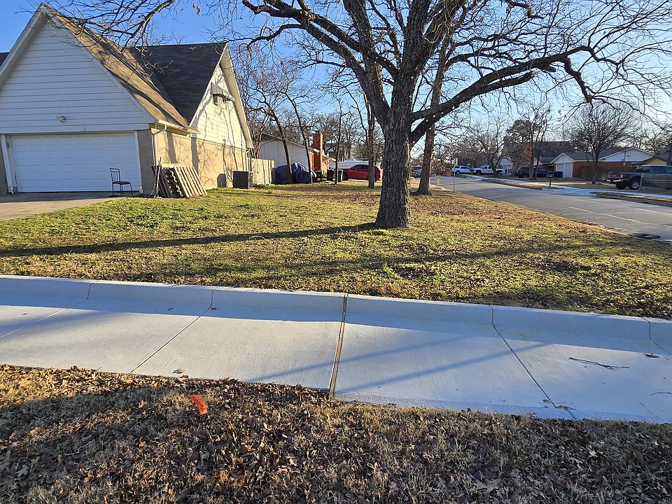 1st image of 101 W Mistletoe Dr