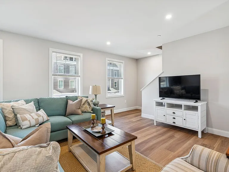 Bayberry Commons- 3 Bedroom 2.5 Bath Townhomes with 2 Car Garage — Photo 15