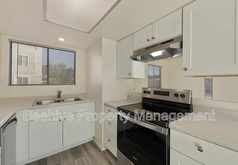 2732 E Culver St #1 — Photo 10