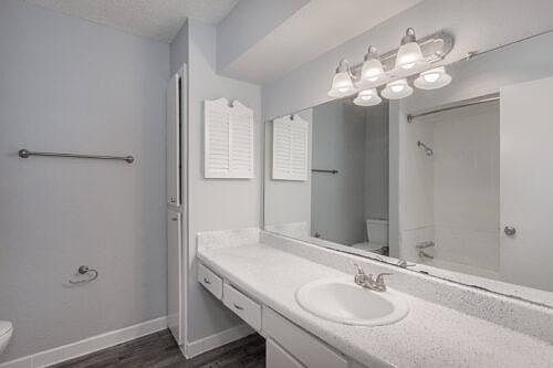 5th image of 804 Central Dr