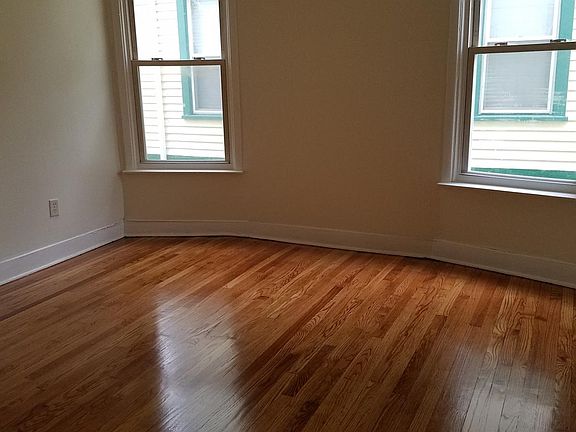 MASTER BR w BOW WINDOW