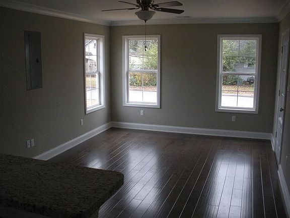 3rd image of 1512 Tarrant Ave