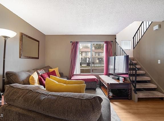 5th image of 2462 Manzanita Dr