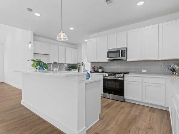 9010 Gull Canyon Dr, Baytown, TX 77521