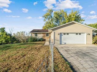 10101 Hall Rd, Cedar Rapids, IA 52411