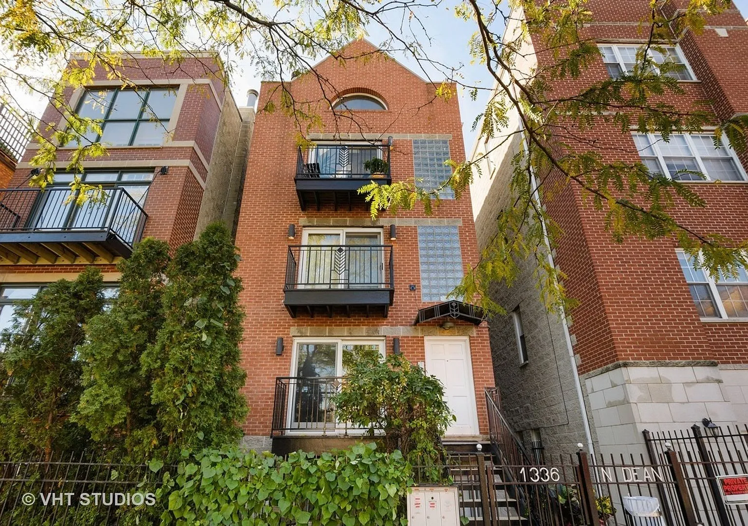 4b3b Duplex Living in The Heart of Wicker Park — Photo 1