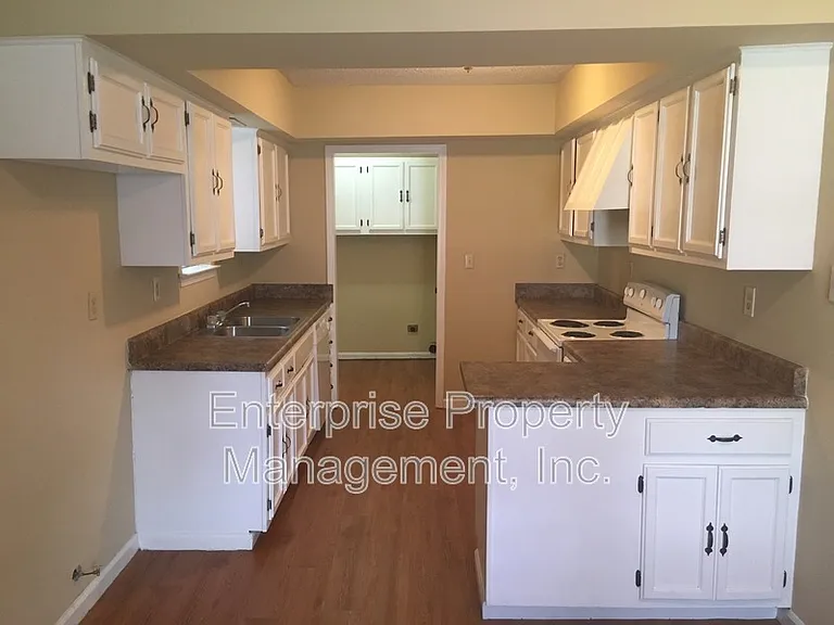 7019 Shadow Oaks Dr — Photo 9