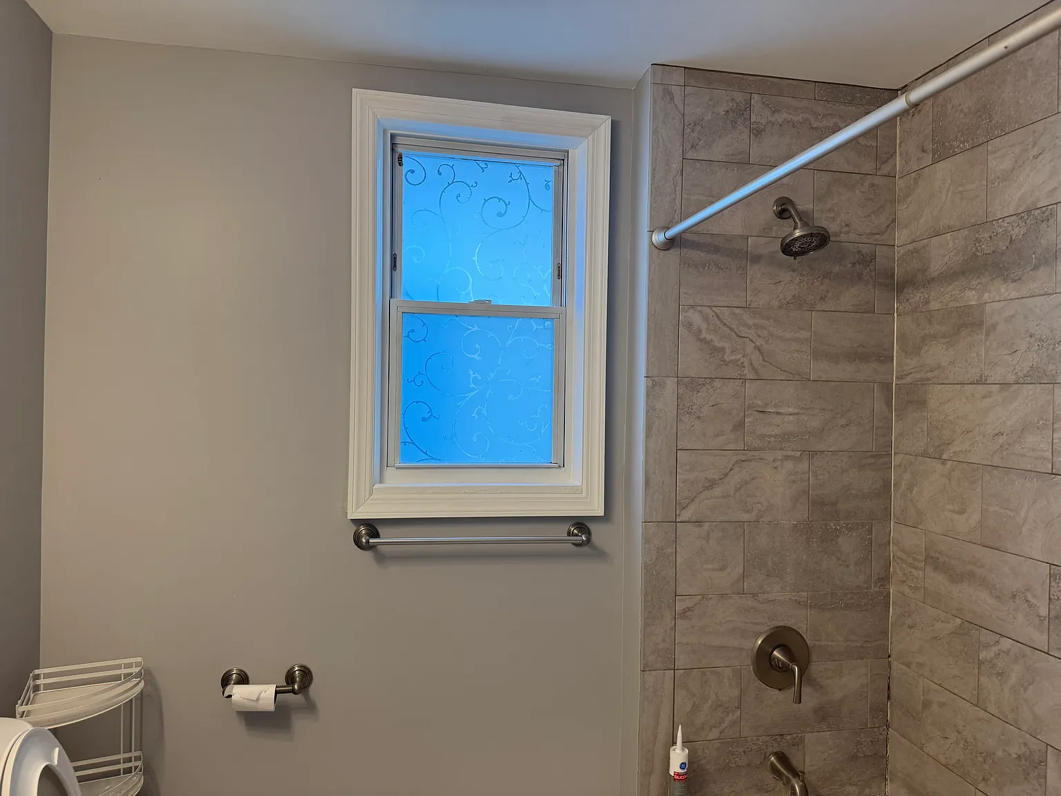 3 bed, 4551 sqft, $2,800 — Photo 2