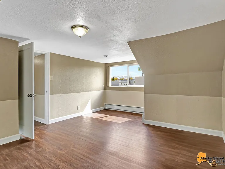 1335 Hyder St — Photo 73