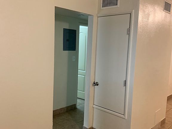 3rd image of 1302 W 97th St APT 6