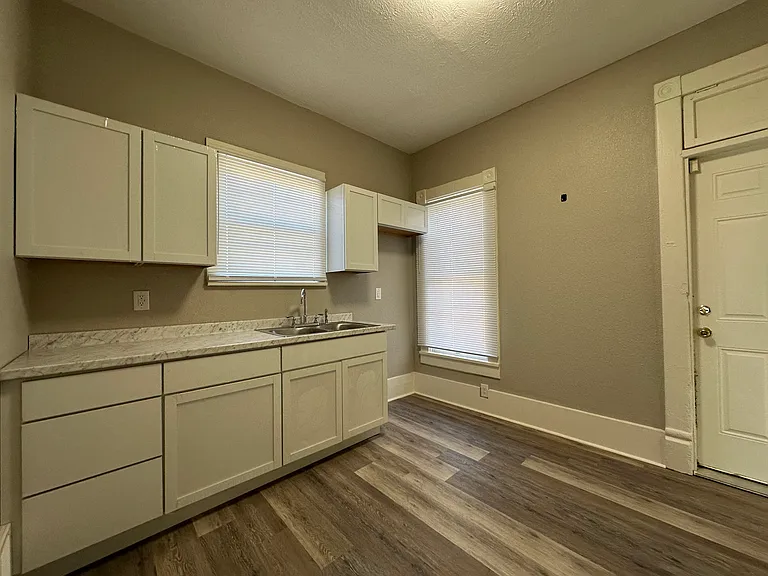 314 E Archer Ave — Photo 16