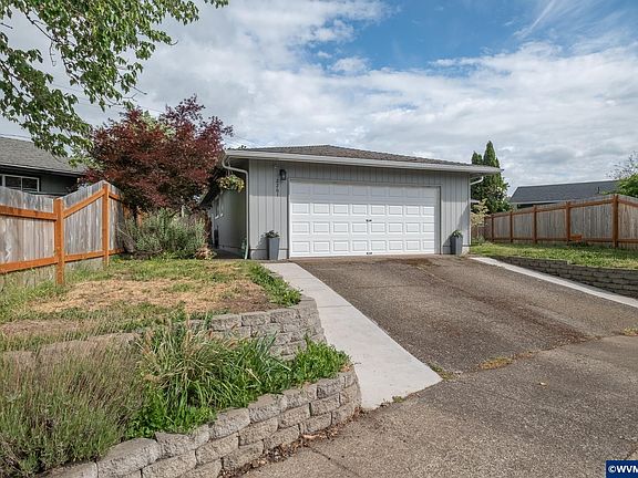 2nd image of 2261 Fulton Pl SE