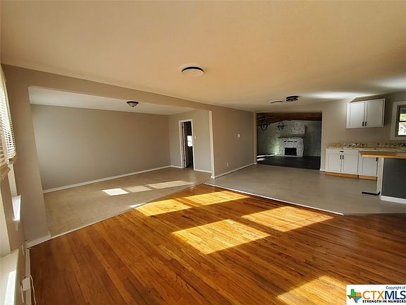 3rd image of 604 W Avenue A