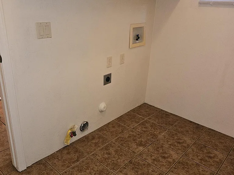 908 Charles Young Way — Photo 15
