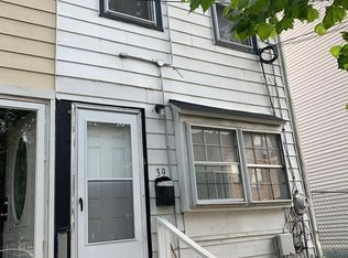 39 Poplar St, Trenton, NJ 08638