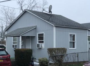 2 Harrison Pl, Bay Shore, NY 11706