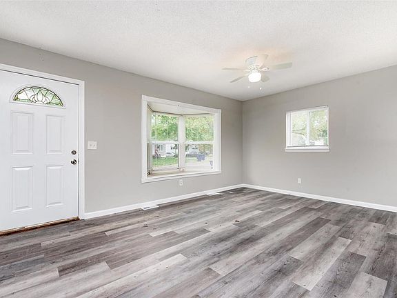 2nd image of 1235 Congress Ave