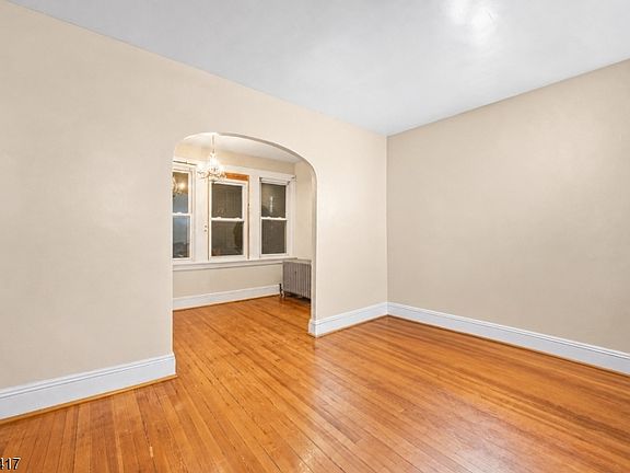 4th image of 112 Hammond Ave