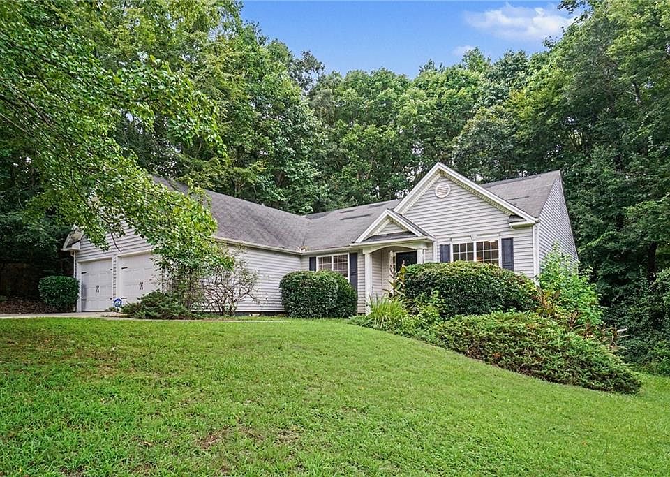 1st image of 245 London Ln