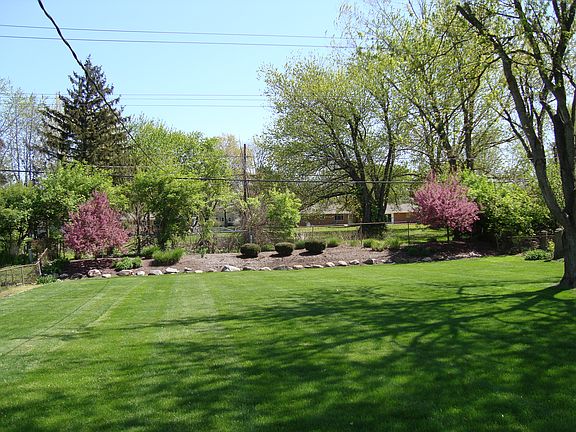 2nd image of 450 Clareridge Ln.