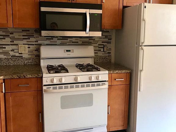 3rd image of 18706 Hillside Ave #2F