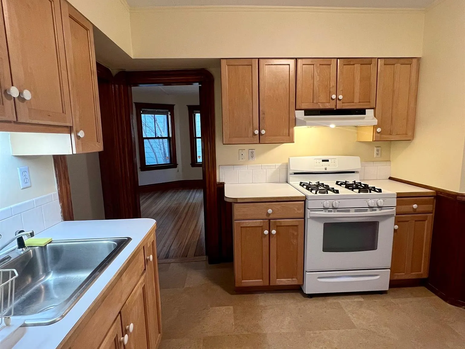 1 bed, 700 sqft, $2,400 — Photo 3