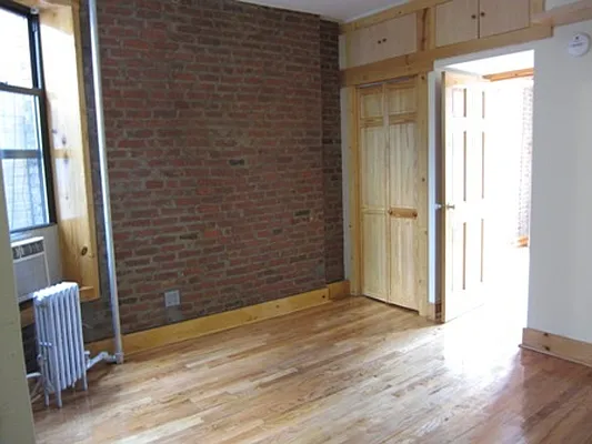 Rented by City Connections Realty | media 3