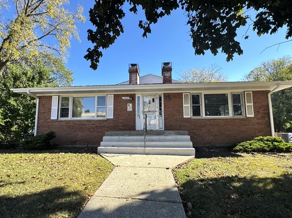 2424 Holmes St APT 2, Rockford, IL 61108