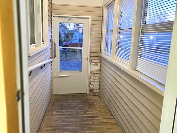 5th image of 304 E Beech St