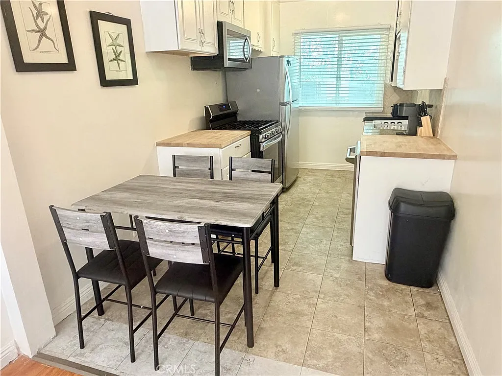 2 bed, 750 sqft, $3,250 — Photo 2
