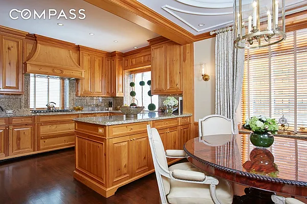 Sold by Compass | media 23