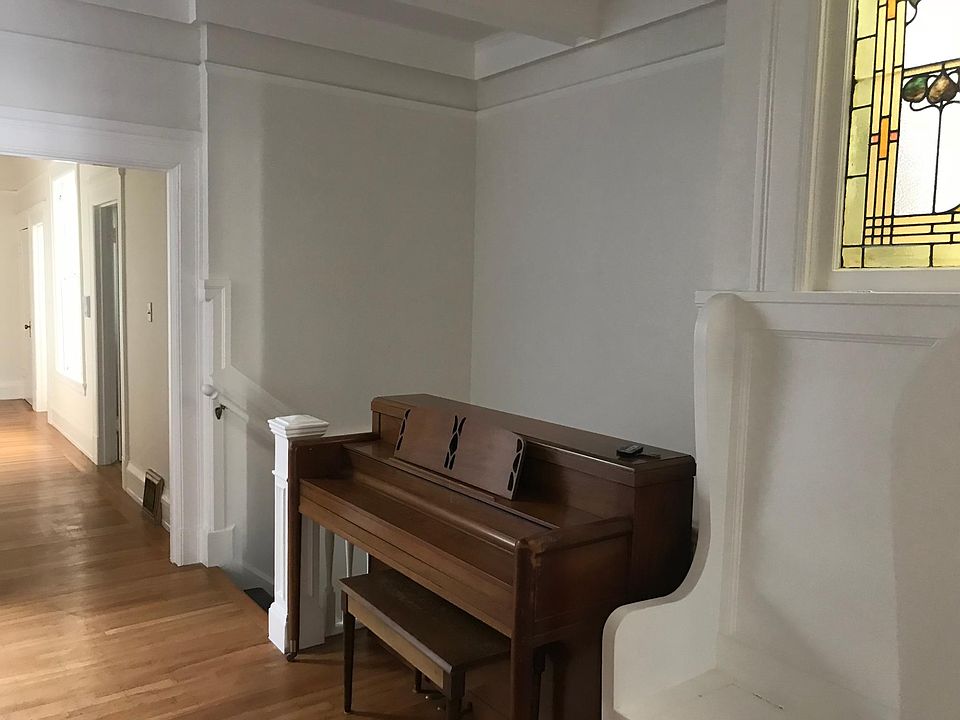2nd image of 821 Ashbury St