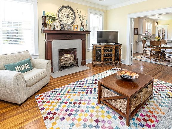 4th image of 736 Maury St