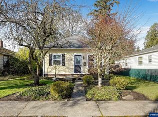 1065 22nd St NE, Salem, OR