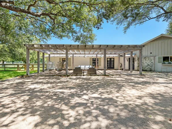 3042A Poskey Rd, Anahuac, TX 77514