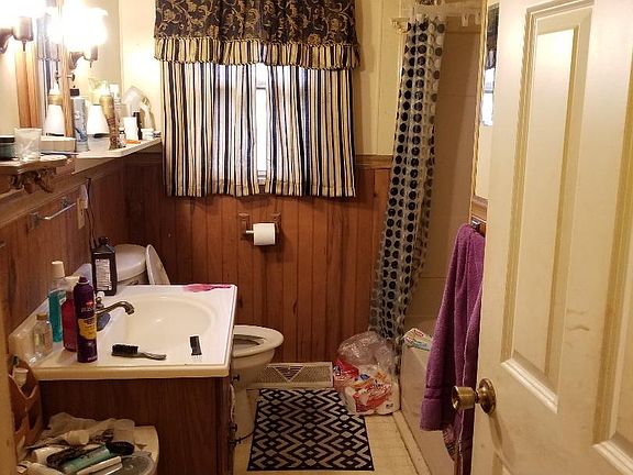 2nd image of 2534 Vine Ave