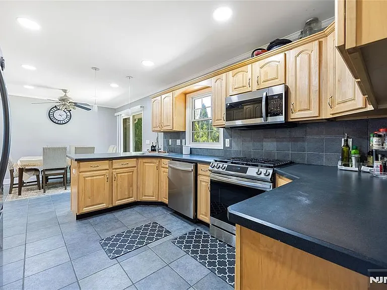 361 Walthery Ave — Photo 6
