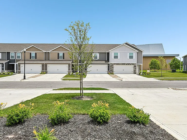 Villas at Maplewood North — Photo 16