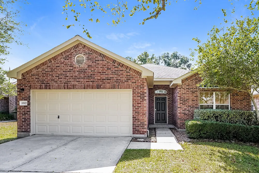 3 bed, 2.0 bath, 1379 sqft, $1,755 — Photo 1