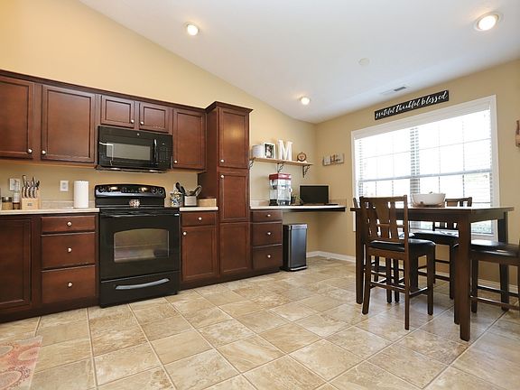 3rd image of 3601 Bronson Ln