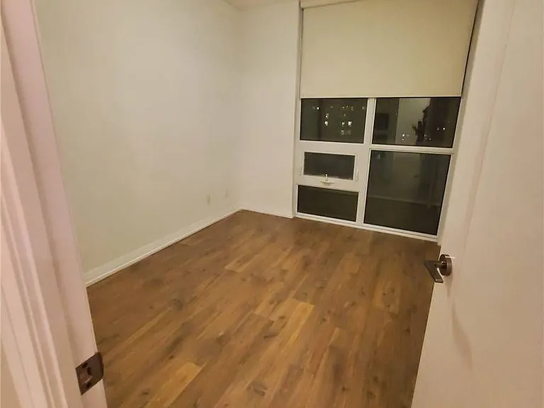101 Erskine Ave #605 — Photo 8