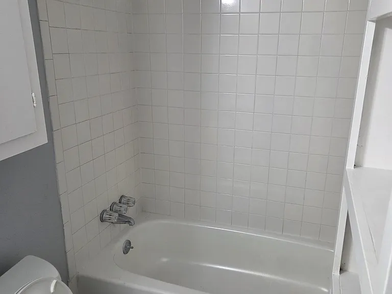 605 Hillcrest St — Photo 9