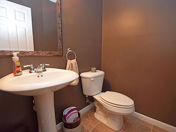 4th image of 251 Huntington Dr