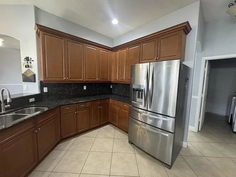 997 SW Hamberland Ave — Photo 7